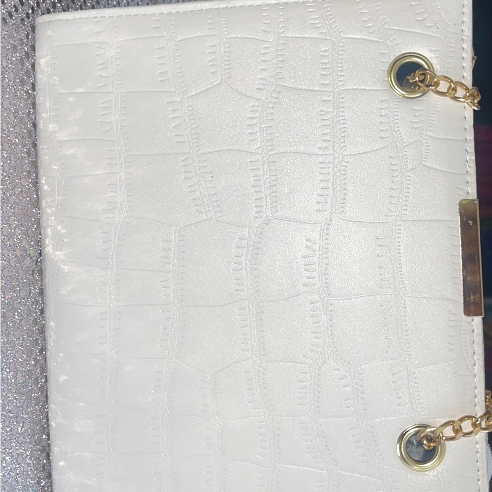 Handbags - Picture 6 of 6